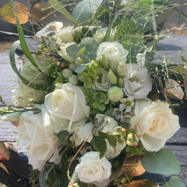 Bouquet de mariée blanc et or