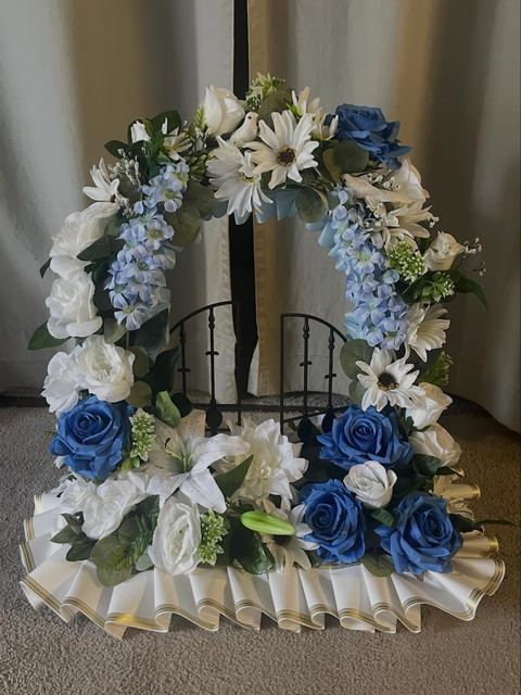 Couronne de fleurs artificielles, bleu et blanc