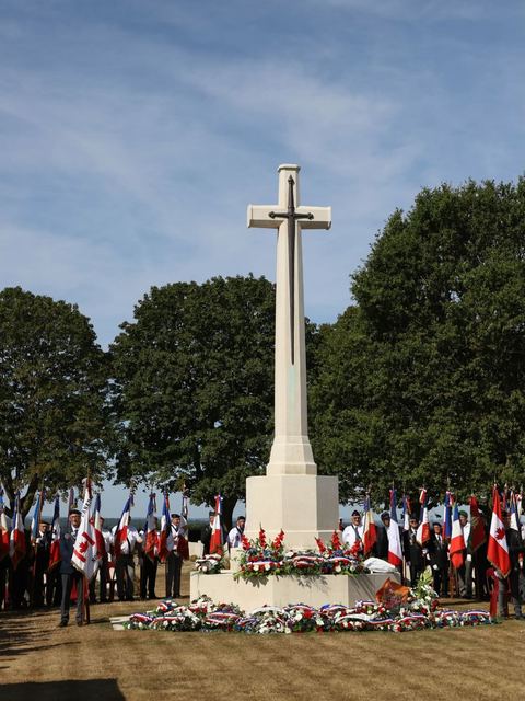Cérémonie à Bernières-sur-Mer