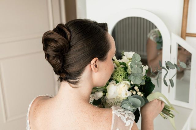 Bouquet de mariée, roses, hortensias verts et eucalyptus — shooting d'inspiration