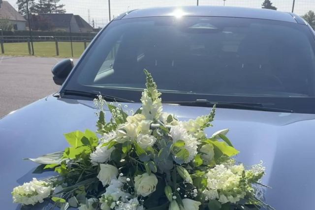 Décoration de la voiture des mariés